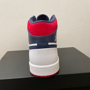 Jordan Mid retro 1